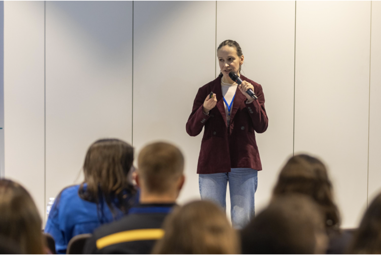 Фото без опису