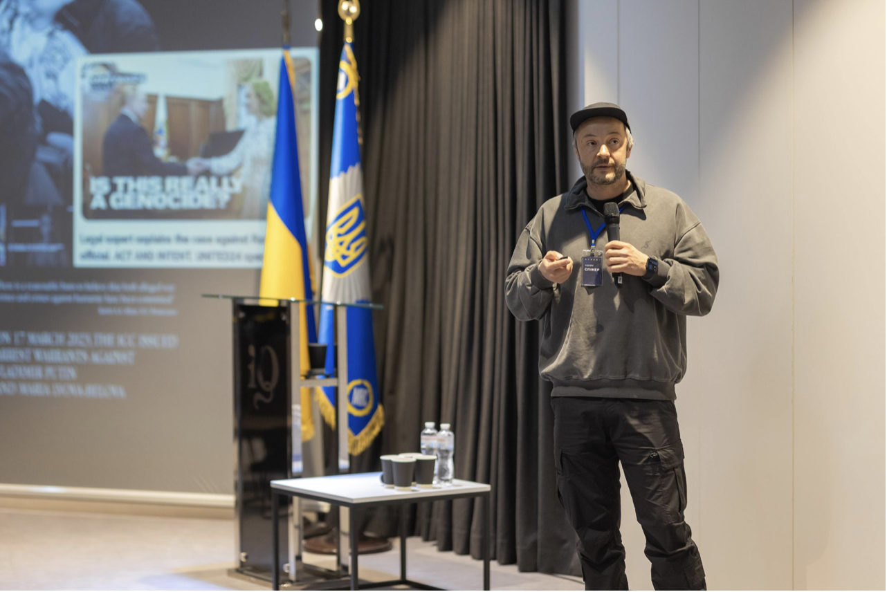 Фото без опису